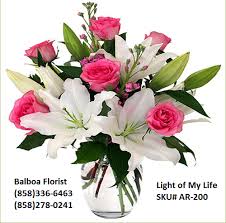 Light Of My Life Balboaflorist Com Flower Vase Arrangements Rose Arrangements Valentine Flower Arrangements