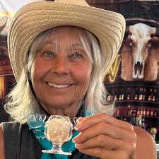 Keeping bernedoodle mouth white from saliva oxidation?