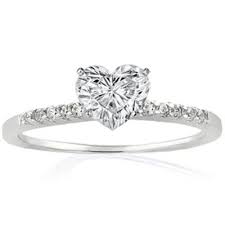Pin By Feliza On Dream Wedding Heart Shaped Engagement Rings Heart Engagement Rings Heart Engagement