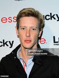 252 Gabriel Mann Emily Vancamp Photos & High Res Pictures