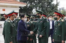 Thủ tướng Chính phủ Phạm Minh Chính chúc mừng cán bộ, chiến sĩ Quân khu 4 |  baotintuc.vn