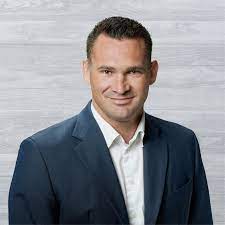 Als grund gibt caroni an, es sei unmöglich, «einer jungen familie ein guter vater und partner und gleichzeitig ein guter parteipräsident zu sein». Marcel Dobler Wikipedia