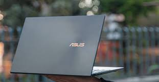 Look and feel the asus a555lf is well put together and has pleasing aesthetics which makes it very presentable. Asus Zenbook 14 Um425 Review The Ryzen Renaissance