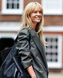 pony trend gringe dieser haarschnitt schummelt euch sofort junger in 2020 frisuren mit pony frisur pony blond frisuren