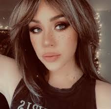 Victoria Castleberry's Instagram, Twitter & Facebook