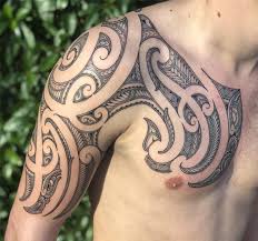 Nghệ thuật xăm của người polynesia thì xăm hình maori samoa được biết tới là mẫu xăm thịnh hành, phổ biến nhất. 31 Hinh XÄƒm Maori Ä'áº¹p Nháº¥t Danh Cho Nam Giá»›i Owl Ink Studio XÄƒm Hinh Nghá»‡ Thuáº­t