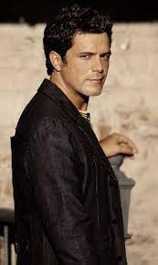 We met a few years ago at the latin grammys, and shortly afterward, she told me that she wanted to sing. 18 Alejandro Sanz Ideas Singer Handsome Men Celebrities