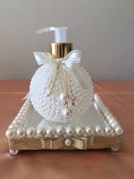 Kit Banheiro Com Bandeja E Saboneteira Tam Bandeja 13x13cm Garrafas Decoradas Decoracao Com Perolas Enfeites Para Banheiro
