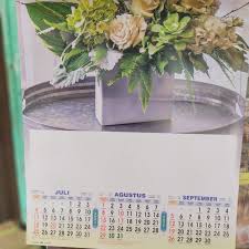 Persiapkan masa depan berarti mempersiapkan kesuksesan. Kalender Dinding Triwulan Tahun 2021 Motif Bunga Shopee Indonesia