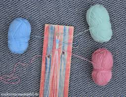 Hallo zusammen, meine kleine tochter webt im kindergarten ganz begeistert und hat sich jetzt von ihrem geburtstagsgeld einen großen. Einen Webrahmen Fur Kinder Ganz Leicht Selbst Machen Zuckersusse Apfel Kreativer Familienblog Und Reiseblog