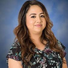 Lizette Robles's Instagram, Twitter & Facebook