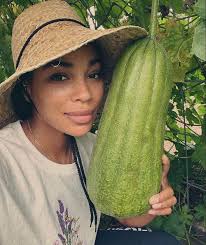 Dear young brothers and sisters May your goals neverrrrrrrr be gucci bags ,  but to buy acres of lands ✍🏼✍🏼✍🏼 Be wise , flashing material things , is  not wealth but flex . Build wealth guys 🥃