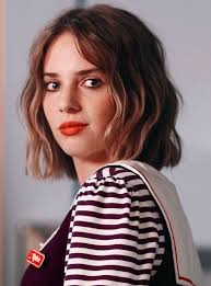 Robin (Maya Hawke) stranger things