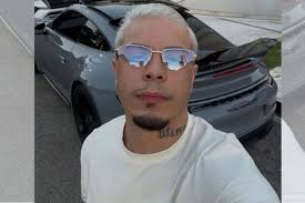 Fã consegue foto com Neymar e conta como foi encontro com o ídolo