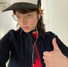 Amanda Kubitz's Instagram, Twitter & Facebook