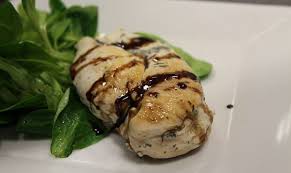 In questa ricetta vi proponiamo una preparazione semplice e sana vediamo come preparare insieme la tagliata di pollo alle erbe in questa facilissima ricetta passo passo! Itinere Ricetta