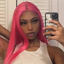 Kerrie Amos (@Kelbells_18)