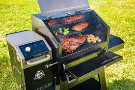 Maybe just a little something that lets it stand apart from the competition. Buy Pit Boss Platinum Laredo 1000 Sq In Wifi Enabled Wood Pellet Grill And Smoker Online In Vietnam 269430405
