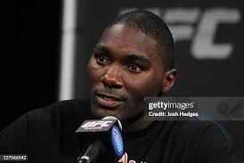 Heavyweight opponents Pat Barry and Stefan Struve pose for photos at...  Foto jornalística