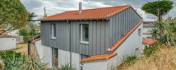 Posée sur le béton propreté, la semelle de fondation reçoit les charges de l'habitation par l'intermédiaire des poteaux ou des murs de fondation et les retransmet au sol. Surelevation Maison Fondations Les Questions A Se Poser Camif Habitat