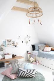 Kinderzimmer In Weiss Mit Pastellfarben Bett Hemnes Tagesbett Von Ikea In 2020 Babyzimmer Dekor Tipi Kinderzimmer Zimmerdekoration