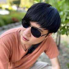 Robin Chang's Instagram, Twitter & Facebook