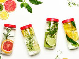 Infused water belakangan ini sangat populer dan dikenal sebagai minuman yang berkhasiat sebagai detoksifikasi. 15 Manfaat Infused Water Lemon Timun Jeruk Nipis Kurma Dan Okra Dream Co Id