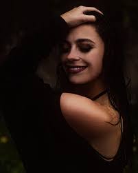 Amanda Soman's Instagram, Twitter & Facebook