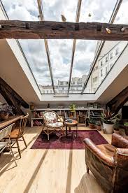 Avec Ce Confinement On Aime Revasser Sur Pinterest En Regardant Les Appartements Ensoleilles Le Mien Est Oriente In 2020 House Design Office Interior Design House