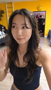 ROCK YO BODYYY 🕺 , #fuslie #streamer #valkyrae #extraemily #dance #tiktok  #explore #reels