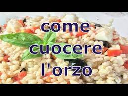 Come Cuocere L Orzo E Come Preparare Una Semplice Insalata D Orzo Youtube Insalata Di Orzo Orzo Insalate