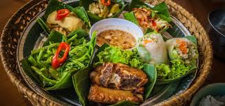 La cuisine cambodgienne, méconnue, mélange celle de ses grands voisins chinois, vietnamien et la cuisine cambodgienne se distingue néanmoins des autres cuisines régionales par son utilisation. La Cuisine Cambodgienne Et Ses Specialites A Ne Pas Manquer