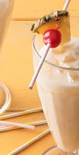 Tropisches Sommerfeeling Mit Kokosmilch Und Ananas Der Cocktail Klassiker Pina Colada Schmeckt Auch Ohne Alkohol Alkoholfrei Pina Colada Getranke Alkoholfrei