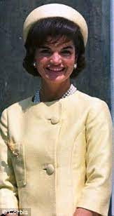 How To Dress And Wear Pearls Like Jackie O Kennedy Jacqueline Kennedy Style Jacqueline Kennedy Jacqueline Kennedy Onassis