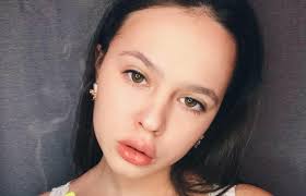 Теперь от нее отписываются фанаты, а певица клава кока отказала в записи совместного трека. Instasamka Posmeyalas Nad Svoim Skandalom S Vizazhistami Kliker