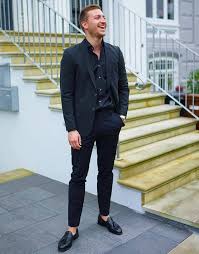 How To Wear A Blazer 4 Black Blazer Combinations You Ll Love Bewakoof Blog