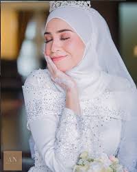 Download now hot topik 14 gambar animasi romantis paling dicari. 24 Foto Selepas Setahun Berkahwin Izreen Azminda Dan Suami Adakan Majlis Persandingan