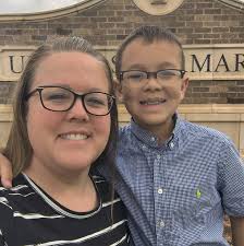 We have 10 bonobos at Zoo. I will give you a brief introduction from oldest  to youngest: Kevin- (44 years old) A favorite among visitors, Kevin “waves”  to people in the outdoor