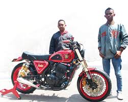 Foto gambar modifikasi cb terbaru 125 glatik racing klasik monster via modifikasiimotorr.blogspot.com. Kawasaki Ninja 250 10 Jombang Monster Rasa Ninja