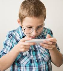 BEHIND The pros and cons of using AI and VR devices in optometry