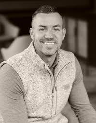 Daniel Kelliher's Instagram, Twitter & Facebook