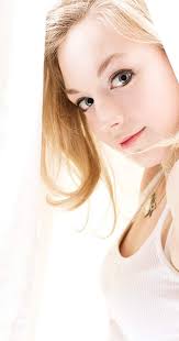 Emily Kinney Actress The Walking Dead Emily Kinney Is An American Actress She Is Best Known For Her Role As Beth Greene In Emily Kinney Beth Greene Emily