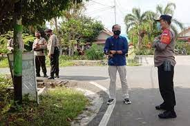 Anda dapat menempelkan stiker ini pada kaca mobil anda, dan membuat siapapun yang melihatnya kaget. Ibunya Kejar Pejambret Anak Tewas Terjatuh Di Saluran Air Antara Jateng