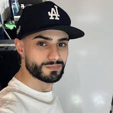 El 26 de setiembre de 2007, Travis Pastrana logró aterrizar sin un rasguño,  convirtiéndose, una vez más, en una leyenda del deporte extremo. Así fue  esta increíble historia. https://elpais.uy/sa31i16d