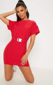 Ajouter à ma liste d'envie. Robe T Shirt Rouge A Fines Rayures Et Ceinture Robes Prettylittlething Fr