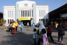 Tugu ikonik jogja yang dikenal sebagai tugu pal putih atau tugu golong gilig. Pedagang Stasiun Tugu Mengadu Ke Dprd Yogyakarta Republika Online