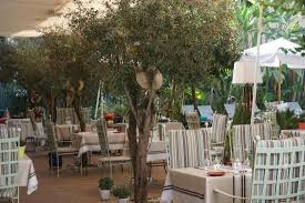 It appears as an authentic princely riad dating back the xix century les jardins de la médina is the only boutique hotel in the medina entirely set in a single dwelling. Restaurant Draussen Picture Of Les Jardins De La Medina Marrakech Tripadvisor