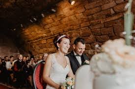 Wir helfen dir mit tipps und tricks dein kleid zu finden. Gluckliche Braut Glucklicher Brautigam Vintage Hochzeit Kyffhauser Denkmal Brautkleid Www West Fotografie De Hochzeit Vintage Hochzeit Hochzeitsfotograf