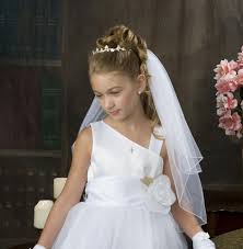 25 Kinderfrisuren Fur Madchen Zur Hochzeit Und Kommunion Kommunion Frisur Madchen Kinderfrisuren Kommunion Frisuren