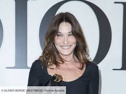 No one expected the romance between carla bruni and nicolas sarkozy to last. 2021 Carla Bruni This Beautiful Gift Her Son Aurelien Gave Her During Confinement Current Woman The Mag